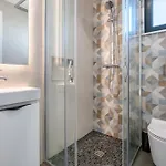 Apartment Modern 2 Bdr Flat With Pool By Lovelystay *