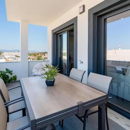 Modern 2 Bdr Flat With Jacuzzi & Pool By Lovelystay Appartamento