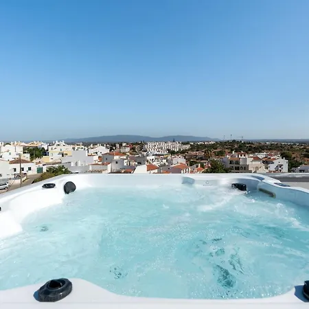 Modern 2 Bdr Flat With Jacuzzi & Pool By Lovelystay Appartamento *