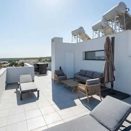 Modern 2 Bdr Flat With Jacuzzi & Pool By Lovelystay
