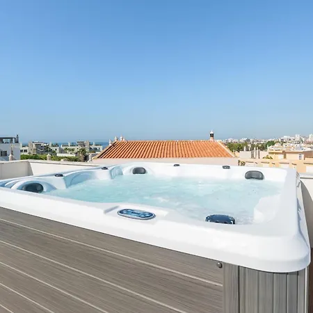 Appartamento Modern 2 Bdr Flat With Jacuzzi & Pool By Lovelystay *
