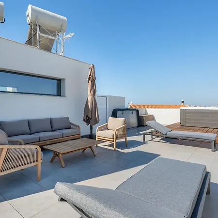 Modern 2 Bdr Flat With Jacuzzi & Pool By Lovelystay