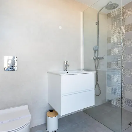 Modern 2 Bdr Flat With Jacuzzi & Pool By Lovelystay *