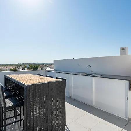 Appartamento Modern 2 Bdr Flat With Jacuzzi & Pool By Lovelystay