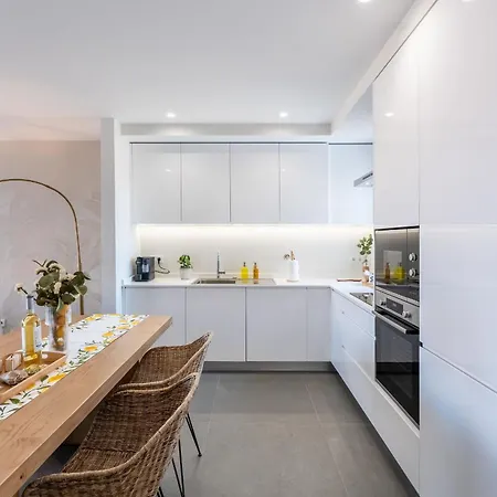 Modern 2 Bdr Flat With Pool By Lovelystay 公寓 *