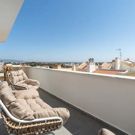 Апартаменты Modern 2 Bdr Flat With Pool By Lovelystay *