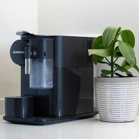 Modern 2 Bdr Flat With Pool By Lovelystay Apartment