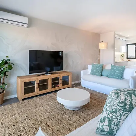 Apartment Modern 2 Bdr Flat With Pool By Lovelystay