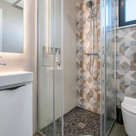 Appartamento Modern 2 Bdr Flat With Jacuzzi & Pool By Lovelystay *