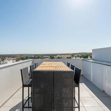 Modern 2 Bdr Flat With Jacuzzi & Pool By Lovelystay Appartamento *