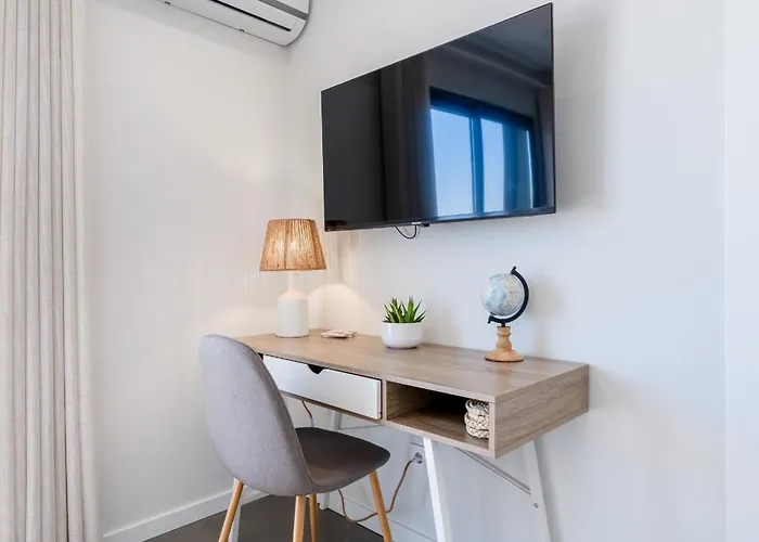 아파트 Modern 2 Bdr Flat With Pool By Lovelystay *