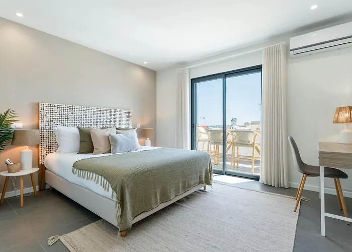 Modern 2 Bdr Flat With Pool By Lovelystay * 페하구도