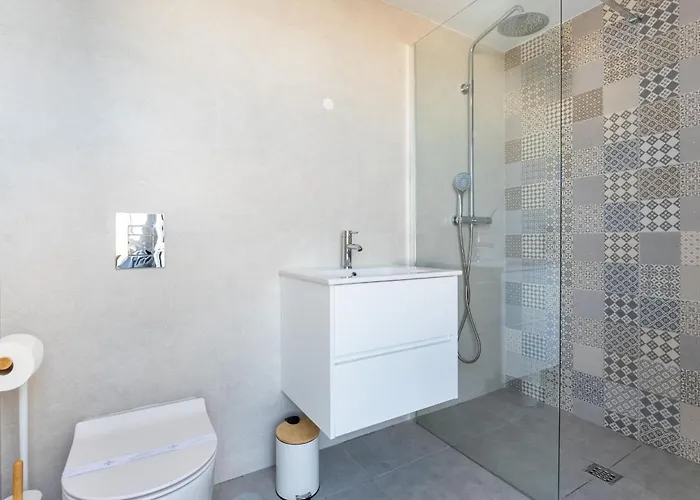 Modern 2 Bdr Flat With Pool By Lovelystay *