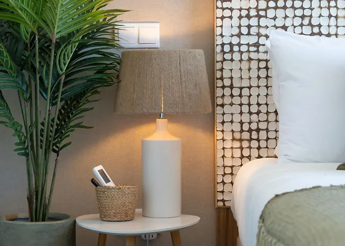 Modern 2 Bdr Flat With Pool By Lovelystay