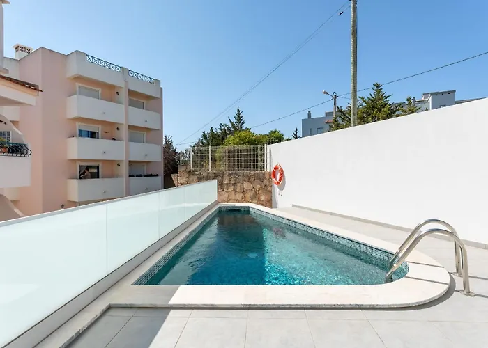 Modern 2 Bdr Flat With Pool By Lovelystay 페하구도