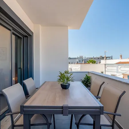 Modern 2 Bdr Flat With Pool By Lovelystay شقة *