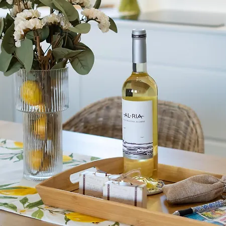 Modern 2 Bdr Flat With Pool By Lovelystay شقة