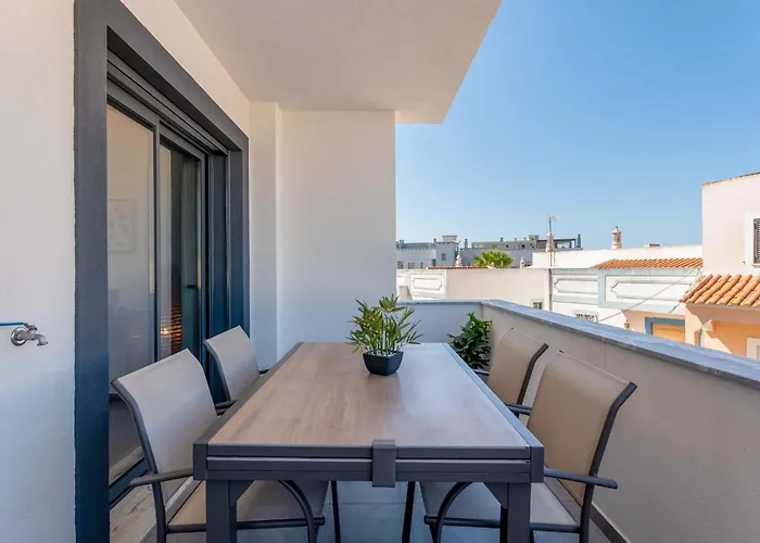 Modern 2 Bdr Flat With Pool By Lovelystay Apartment *