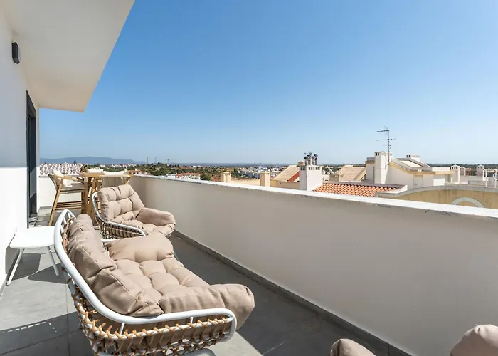 Apartment Modern 2 Bdr Flat With Pool By Lovelystay *