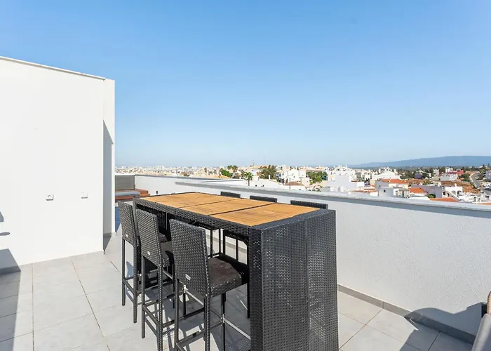 Modern 2 Bdr Flat With Pool By Lovelystay Apartment *